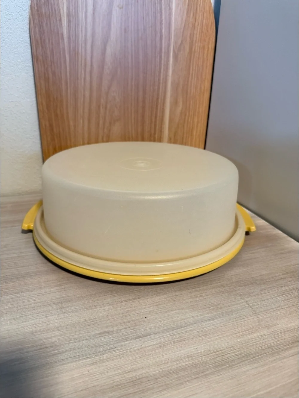 Vintage Tupperware Mustard Yellow Cake Taker Carrier